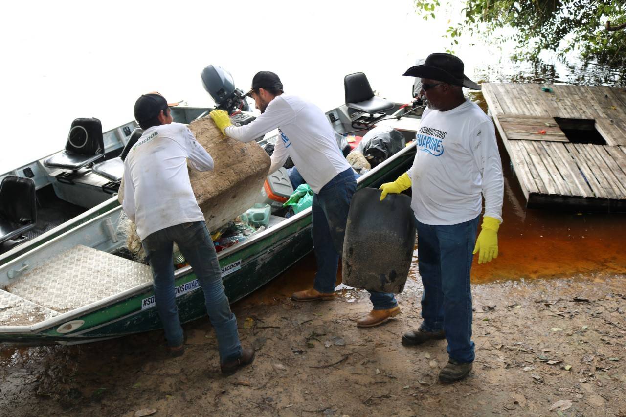 Ação “Somos Todos Guaporé” retira 4 toneladas de lixo do rio Guaporé, em Pimenteiras do Oeste