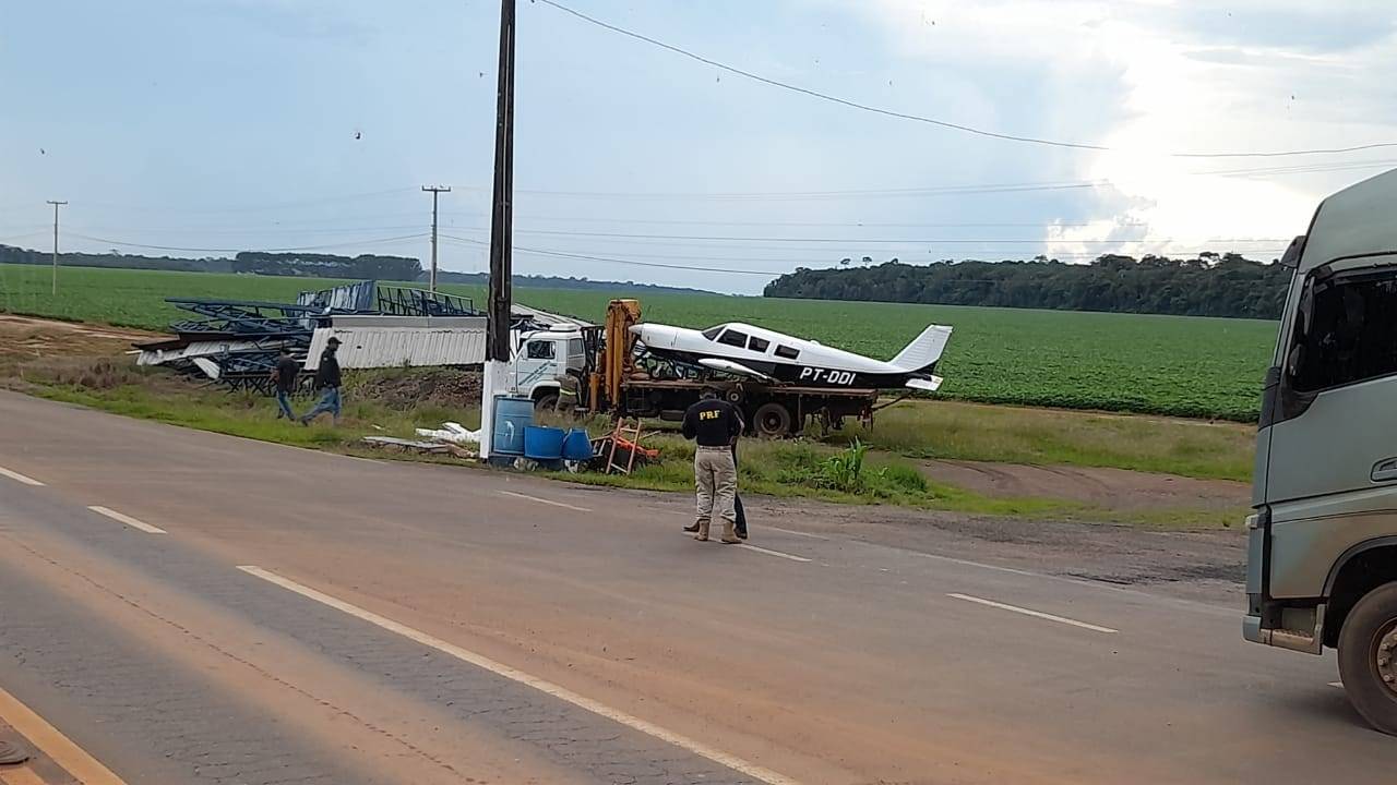 EXCLUSIVO: avião que fez pouso forçado em plantação de soja em Vilhena é “clonado”; piloto conseguiu escapar