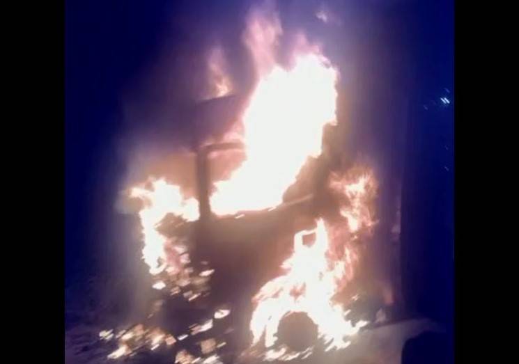 ASSISTA: vídeo mostra incêndio consumindo cabine de carreta pertencente a empresa de Vilhena
