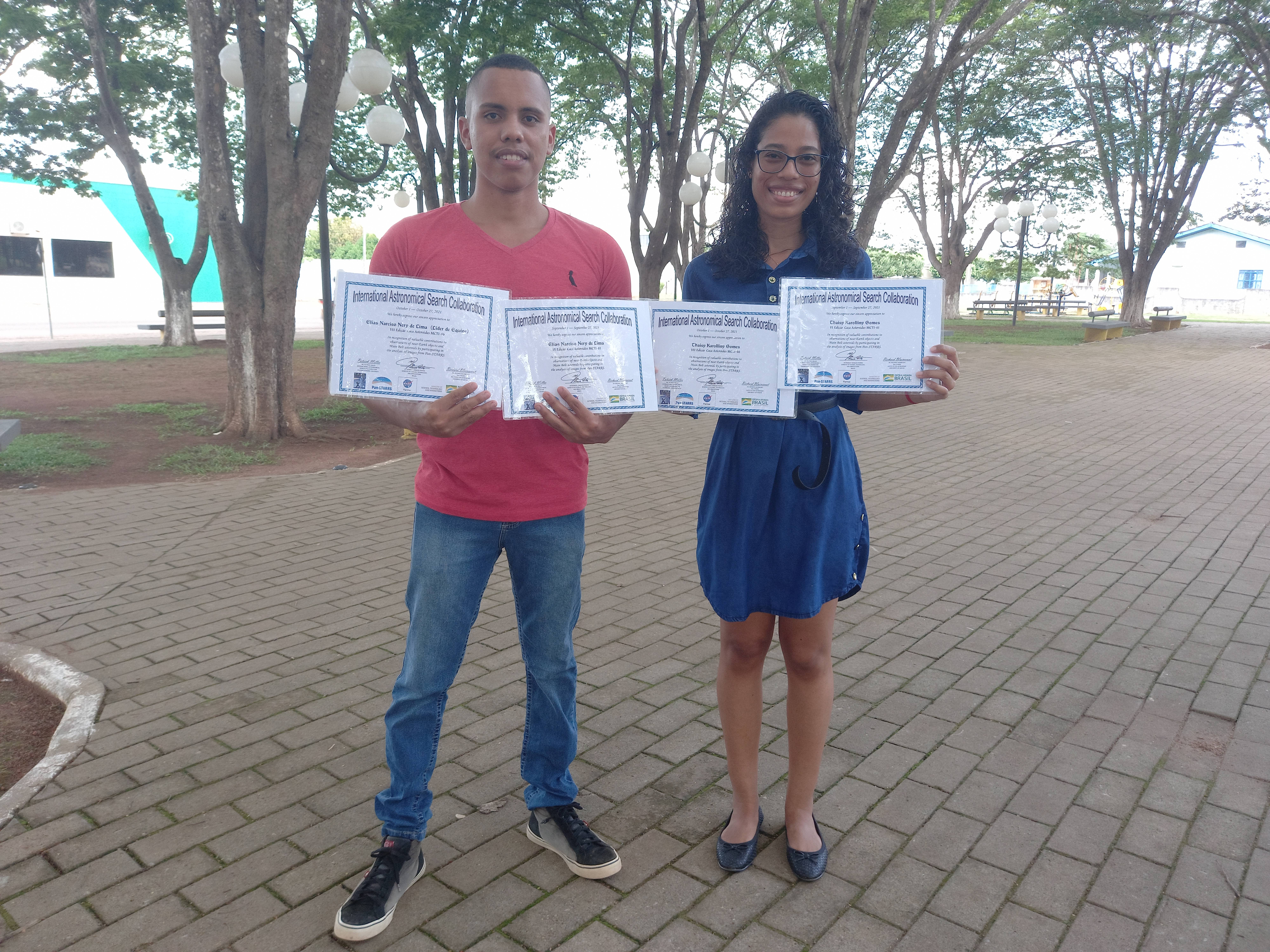 Jovens de Cerejeiras recebem certificado da NASA por encontrar asteroides; documentos têm assinatura de ministro-astronauta