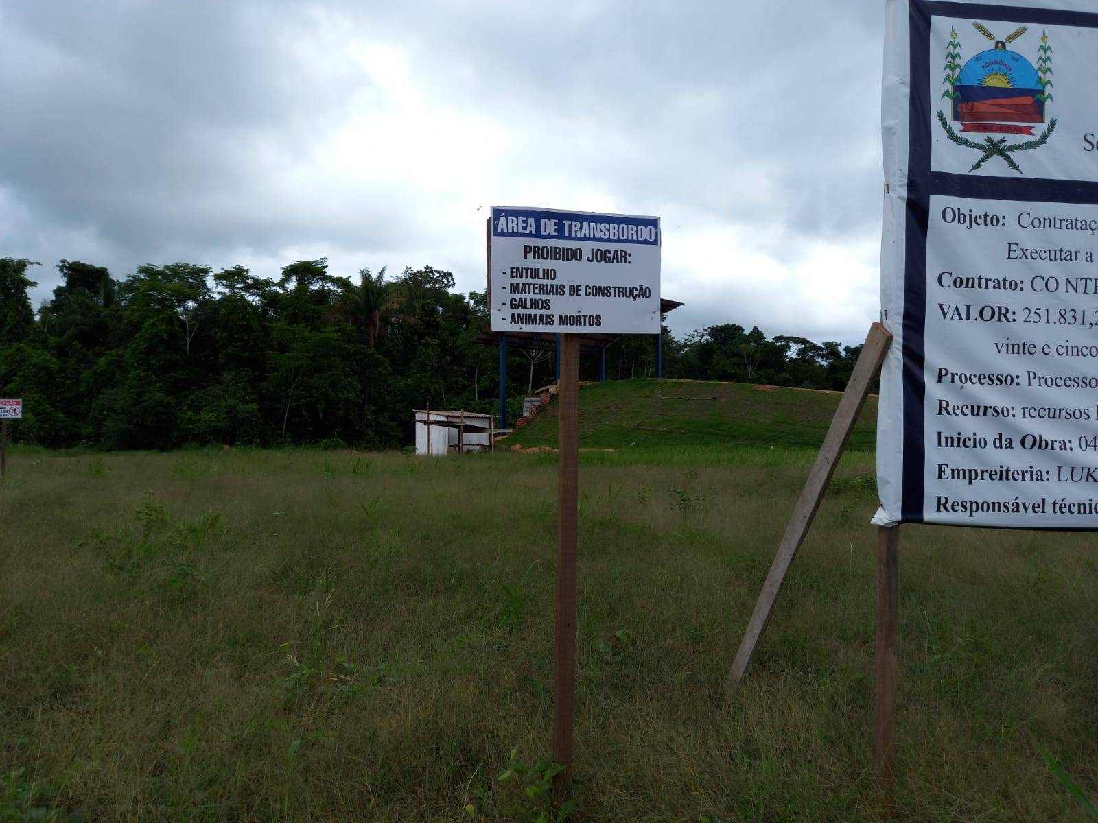 Após casos, prefeitura instala placas para que moradores não descartem animais mortos em estação de transbordo em Cerejeiras