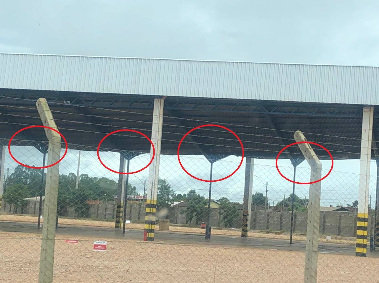 Barracões que estavam sendo construídos por grande empresa do agronegócio em Vilhena ameaçam ceder e são “escorados”