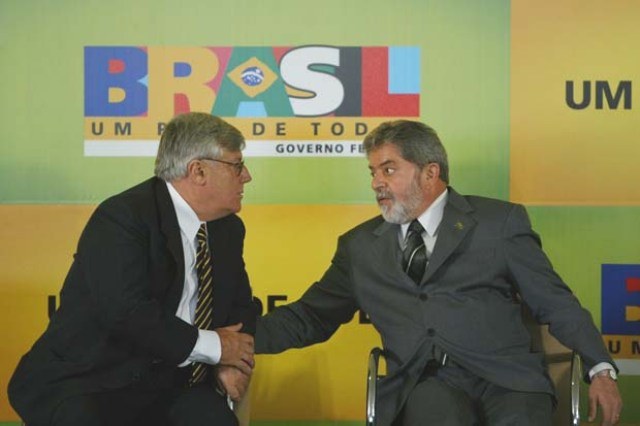 Ministério Público federal quer bloquear bens de Lula e Amir Lando