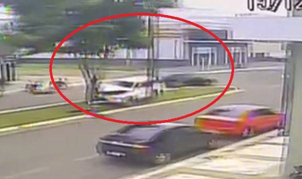 ASSISTA: vídeo mostra momento em que veículo de luxo se choca contra carro popular no centro de Vilhena