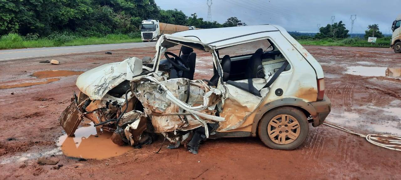 VEJA FOTOS: identificadas vítimas de acidente provocado por cachorros na pista da BR 364; rapaz de 20 anos está em estado grave