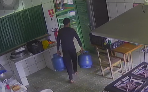 ASSISTA VÍDEO: após ser reconhecido em filmagem, ladrão que furtou Guarda-Mirim é preso e objetos são recuperados