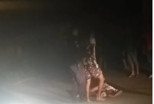 ASSISTA VÍDEO: rapaz acaba preso depois de deixar irmão desacordado com mata-leão e xingar policiais