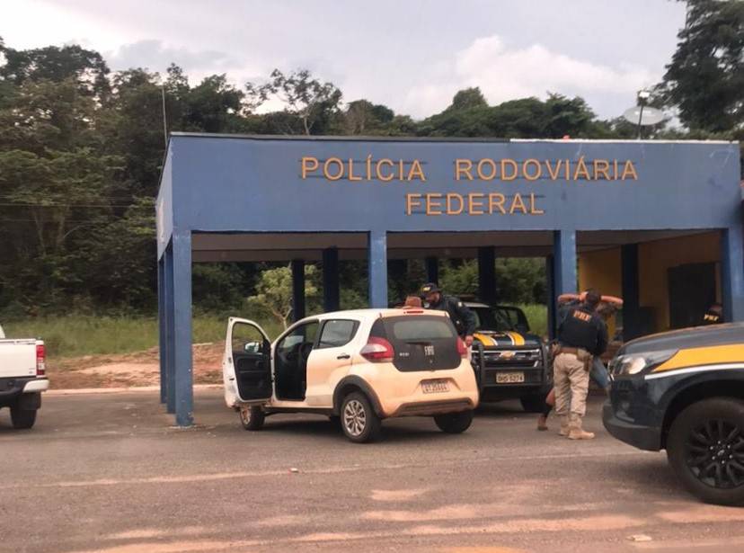 Preso pela PRF em Vilhena, rapaz de 27 anos que furtou carro do ex-prefeito de Corumbiara disse que ia visitar a mãe em Guarulhos