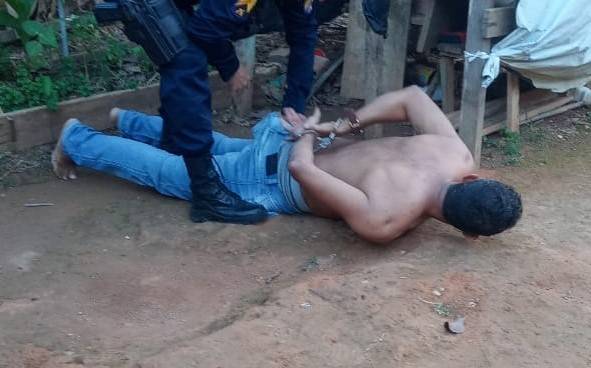 Preso por tráfico e libertado no final do ano, presidiário rompe tornozoleira e tenta fugir, mas é preso em casa de cachorro