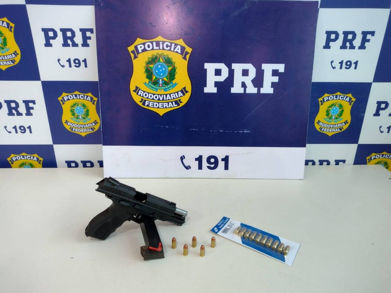 Homem preso pela PRF com pistola semiautomática em Vilhena já havia sido condenado a 6 anos de prisão por furto