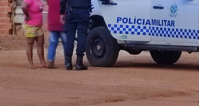 BARRACO: mulher é flagrada pelo atual na casa do ex, os dois saem na porrada e vizinhos acionam a polícia
