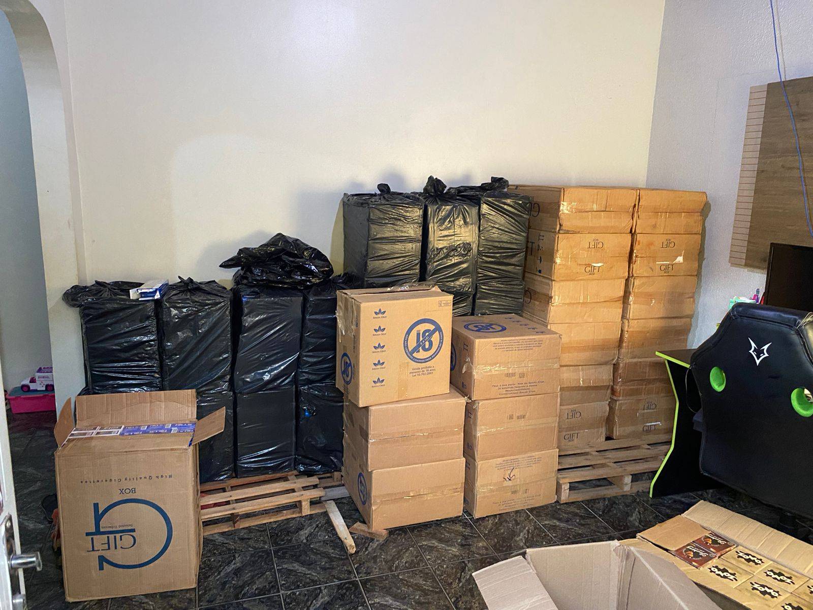 Polícia Federal deflagra operação contra contrabandistas de Rondônia que anunciavam cigarros ilegais em redes sociais