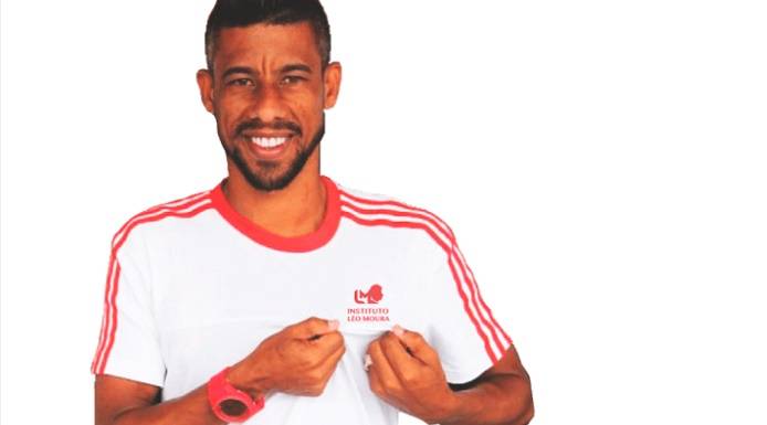 Em vídeo, ex-jogador Léo Moura confirma presença em inauguração de escolinha de futebol em Pimenta Bueno