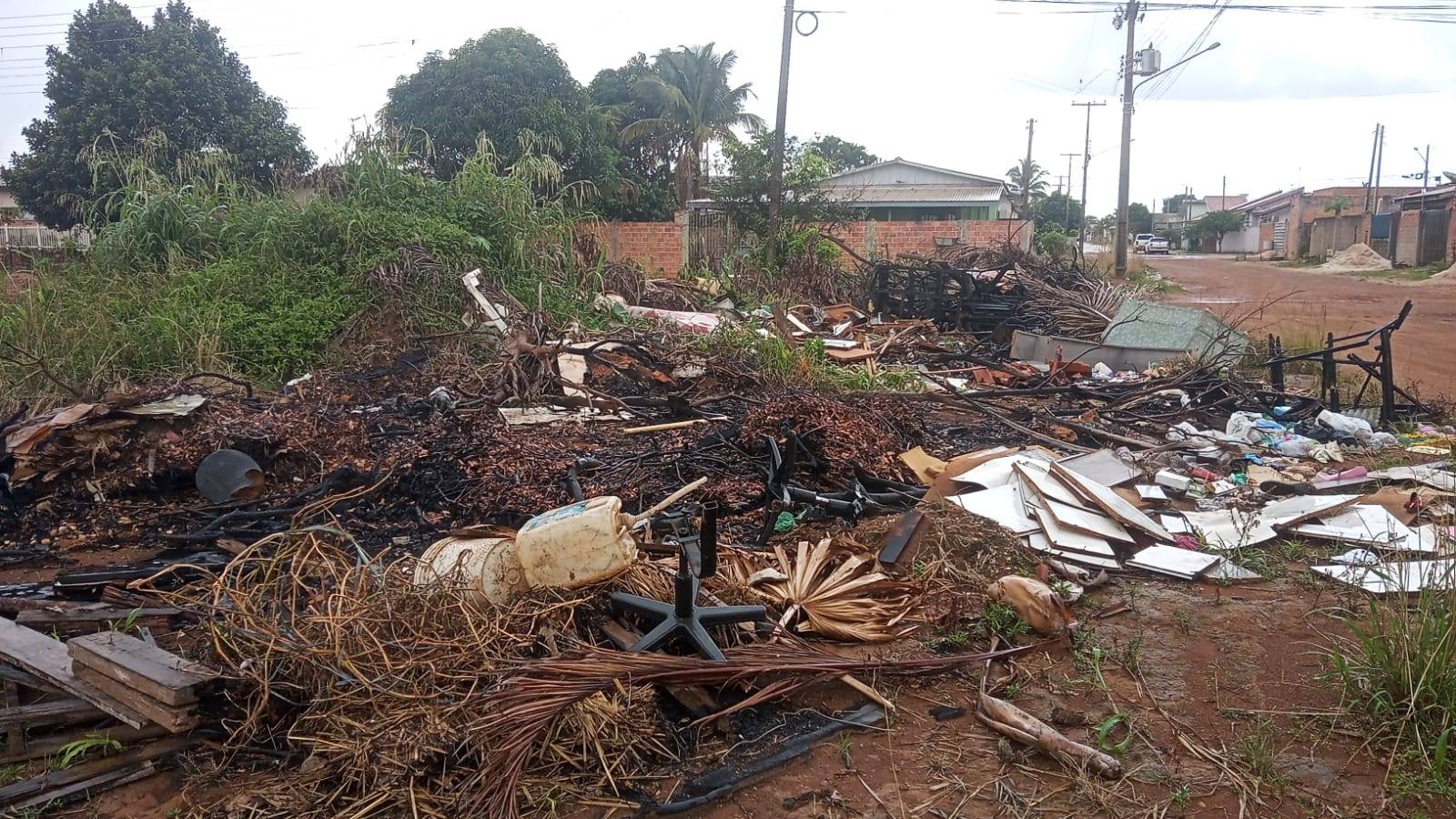 Morador denuncia lixão e desabafa no WhatsApp, acusando prefeitura de Vilhena de dar “mau exemplo” e incentivar crime ambiental