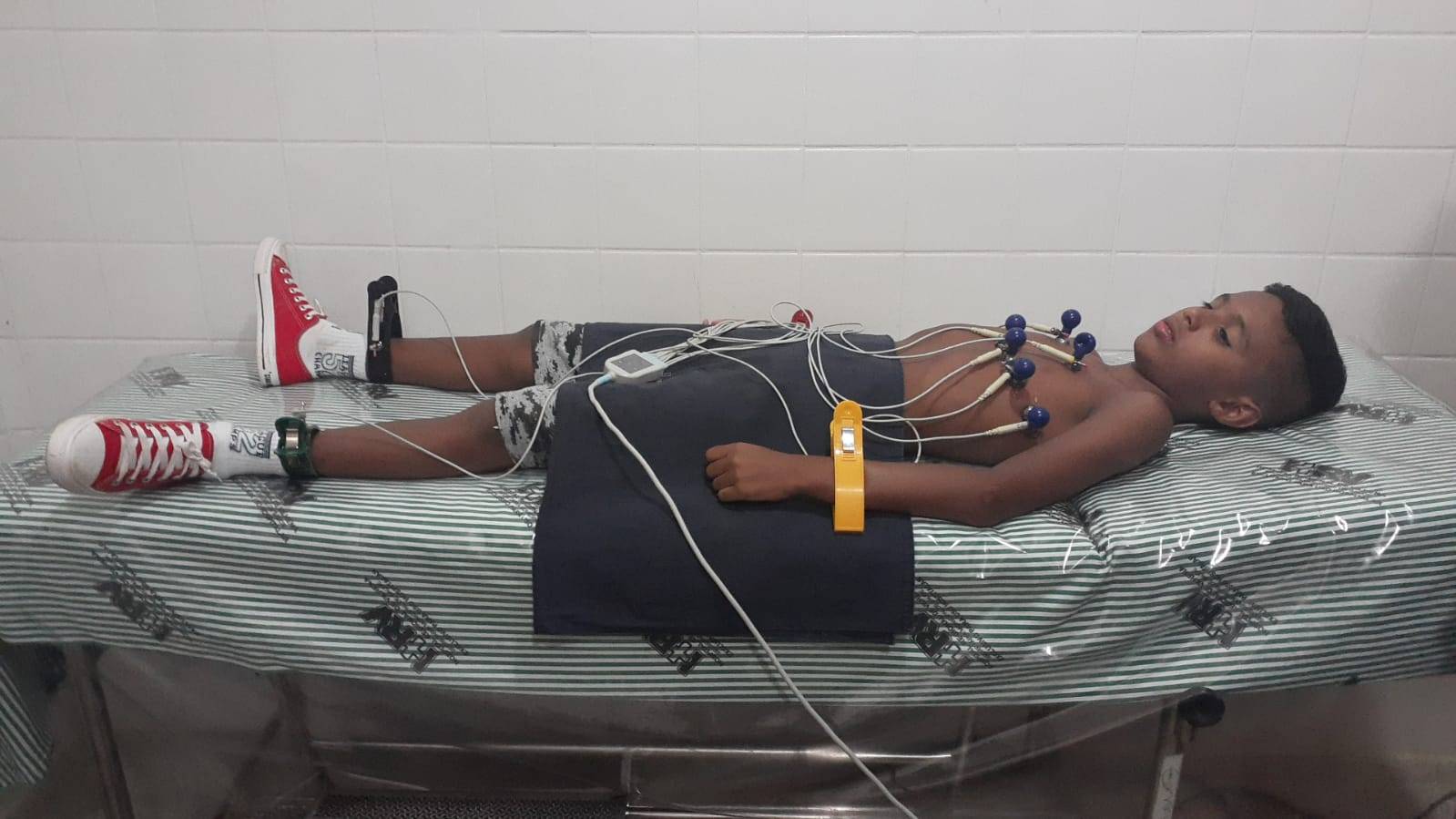 Menino de 09 anos desmaia após tomar vacina na Pfizer em Vilhena; prefeitura nega qualquer relação do problema com o imunizante