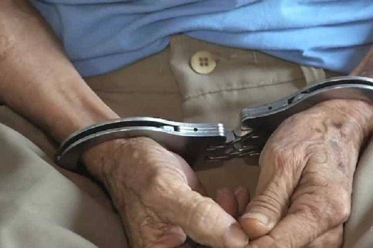 Filmado fazendo sexo com cadelinha, homem de 74 anos ameaça testemunha e acaba preso em cidade de Rondônia