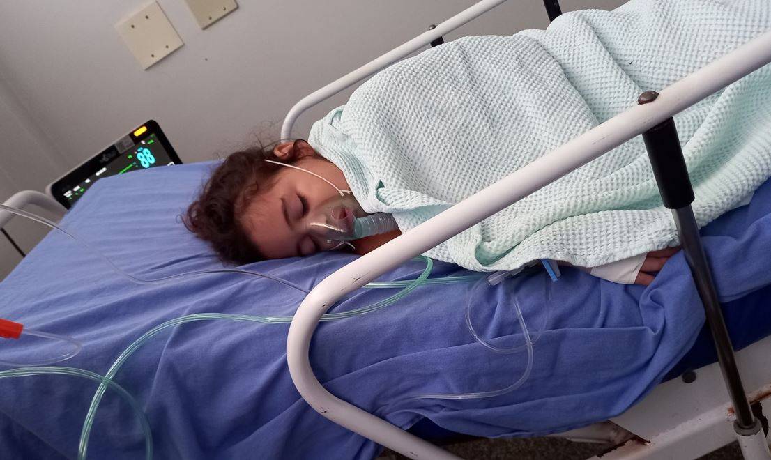 ASSISTA VÍDEO: menina de apenas 03 anos fica em estado grave após contrair Covid-19, mãe pede orações e “milagre” acontece