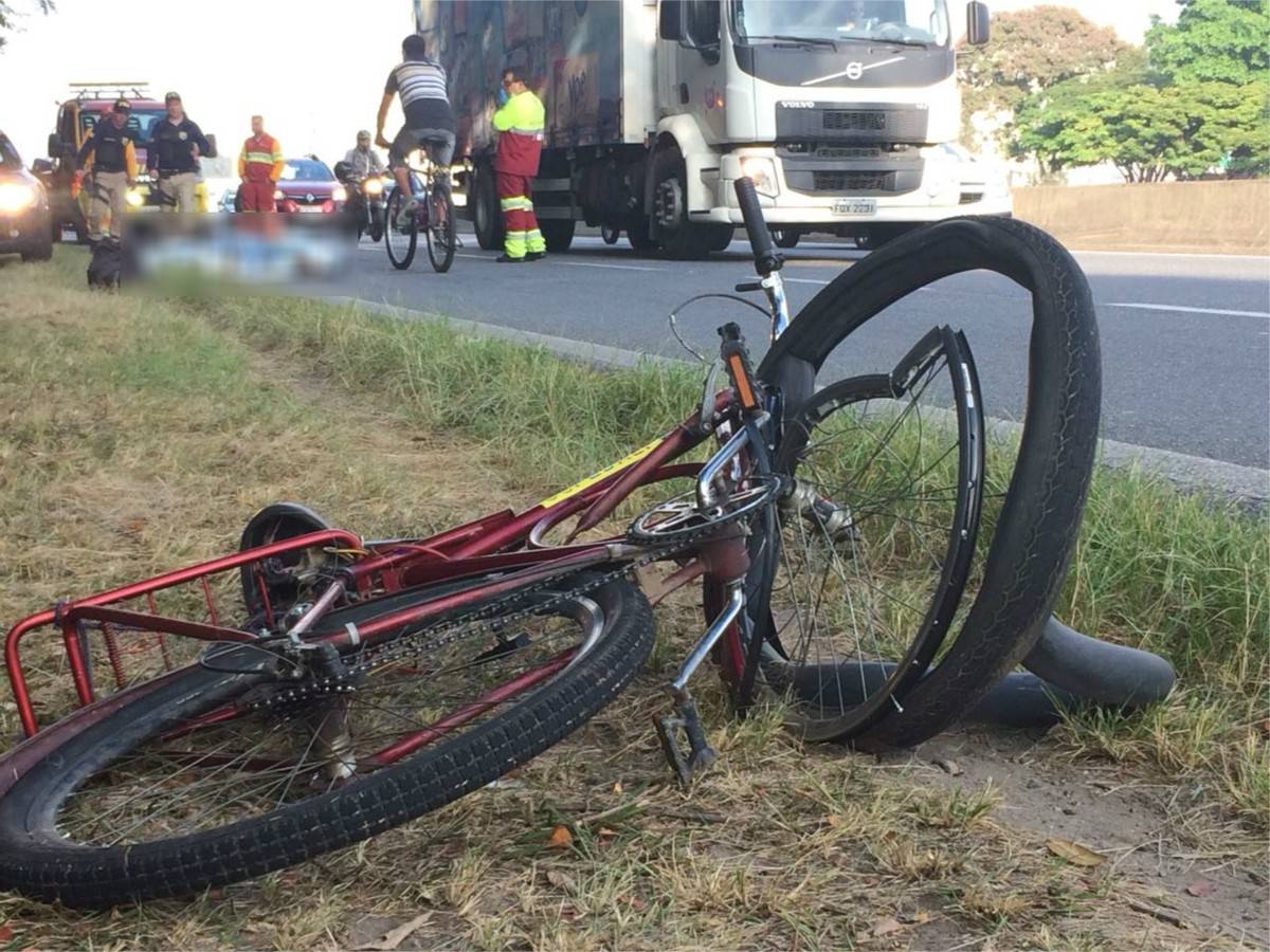 Garoto de 15 anos tem bicicleta atingida por carro em rodovia do Cone Sul e é resgatado por Bombeiros