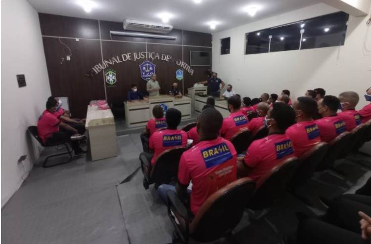 Com palestra de instrutor técnico da Conmebol e CBF, arbitragem rondoniense realizou pré-temporada na capital