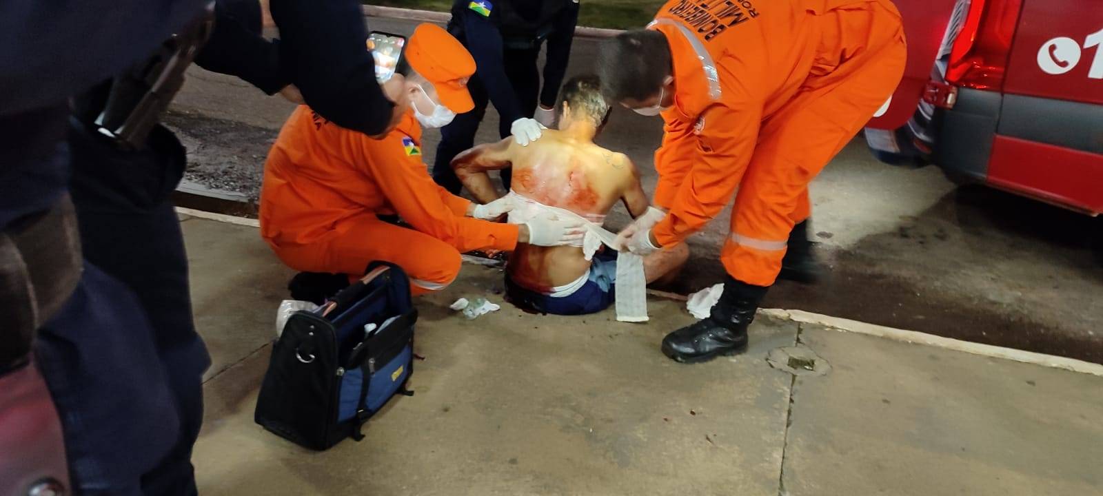 Homem de 33 anos é atingido com várias facadas na região central de Vilhena e escapa da morte se escondendo em farmácia