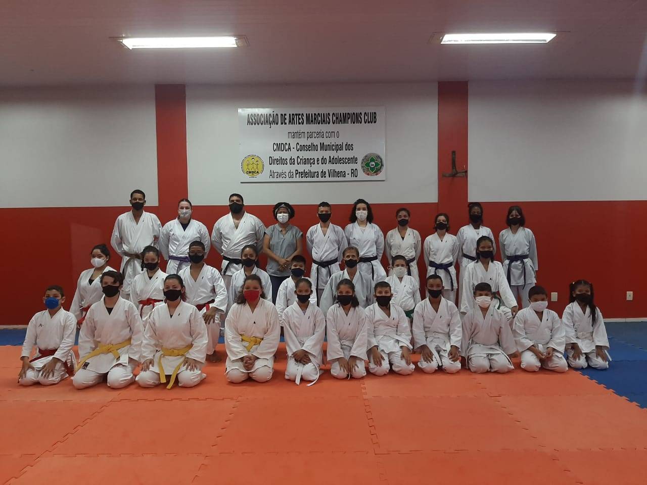 Alunos do projeto social Treinando Campeões recebem visita de Deputada Federal Sílvia Cristina