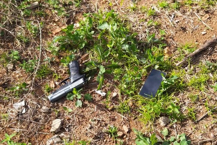 Usando arma de brinquedo, adolescente de 17 anos assalta padaria e é apreendido junto com comparsa de 15