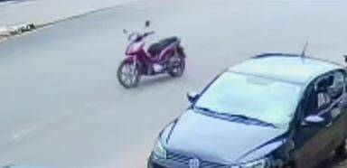 ASSISTA: vídeo mostrando “moto fantasma” desgovernada em cidade de Rondônia viraliza no Brasil