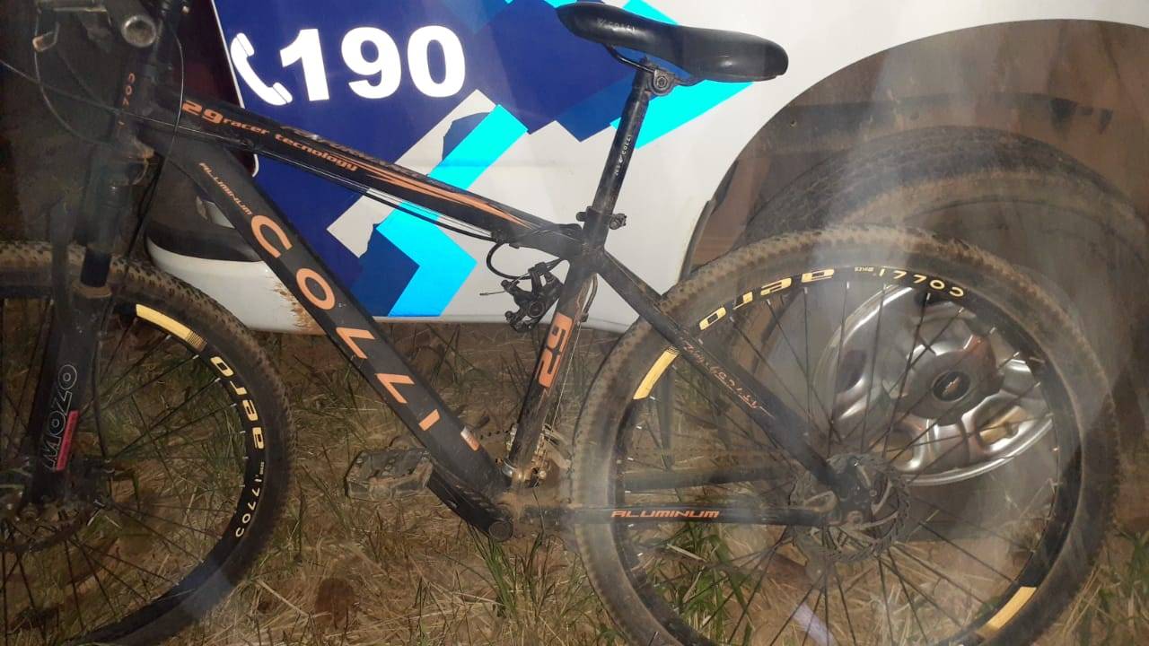 Policial a paisana flagra ladrão “trocando” de bicicleta e mãe de adolescente envolvido no crime o “entrega” à polícia