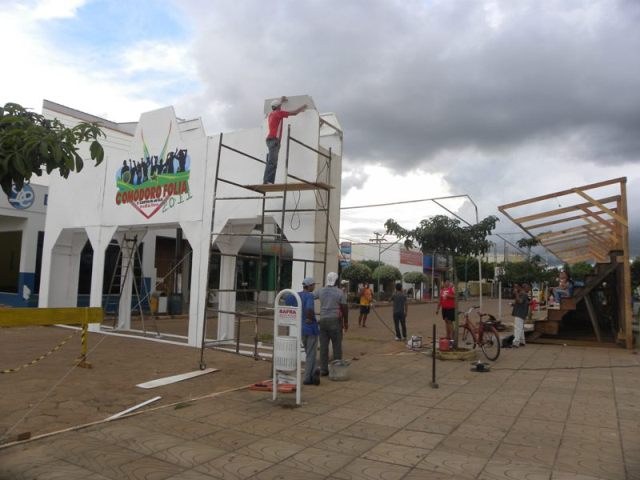 Carnaval de rua em cidade vizinha atrai caravana de vilhenenses
