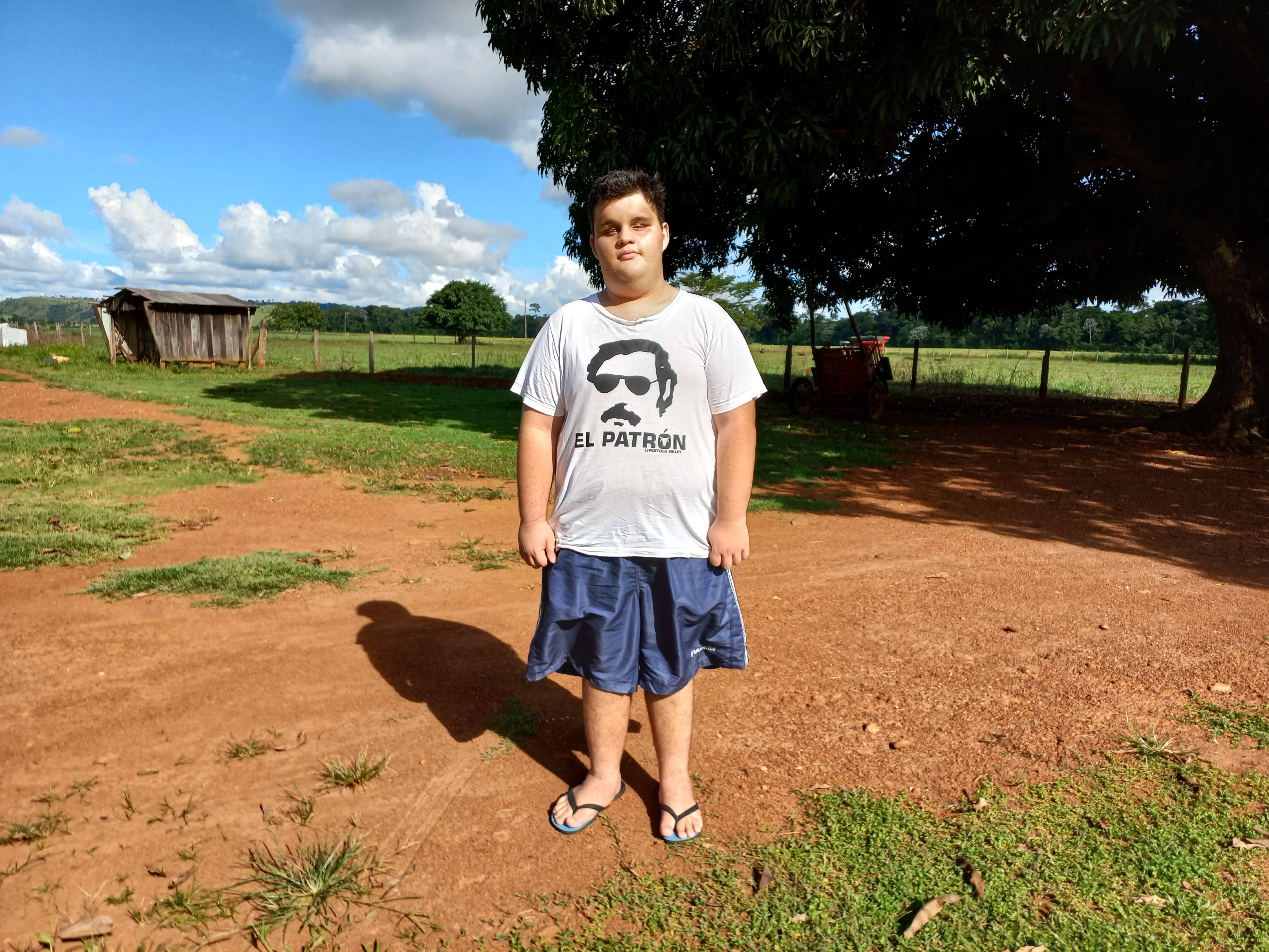 Conheça a história do estudante cego de Corumbiara que escreve e lê em braile e tem um sonho na vida: “quero ser plantador de soja”