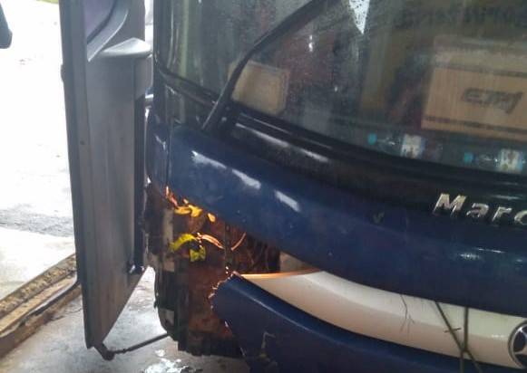 Água na pista da BR 364 teria provocado acidente envolvendo ônibus que saiu de Vilhena; passageira dá detalhes