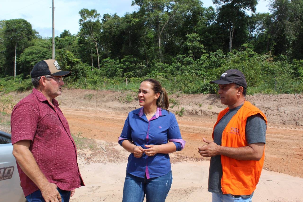 Atendendo pedido de Rosangela Donadon, DER recupera RO-496, em Chupinguaia, e moradores agradecem deputada