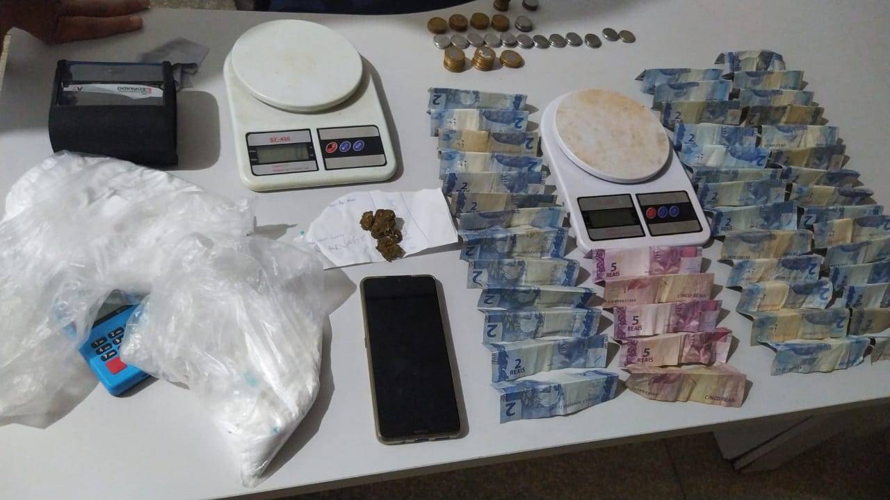 Após flagrar vilhenense com 1 kg de cocaína em Cerejeiras, polícia também prende o irmão mais novo dele com drogas