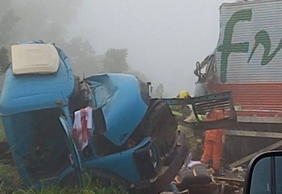 Choque entre caminhões na BR 364, próximo a Pimenta Bueno, provoca a morte de motorista vilhenense