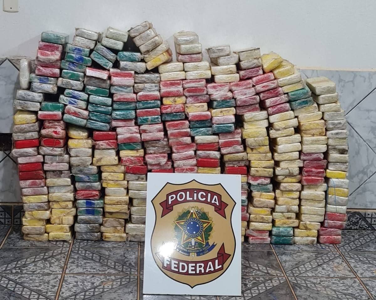 Após receber denúncia anônima, Polícia Federal faz apreensão de 323 kg de cocaína em cidade de Rondônia