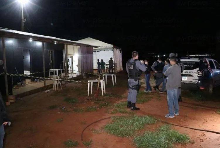Após desfigurar rosto a pauladas, homem degola colega de trabalho e exibe cabeça como “troféu” em cidade de MT