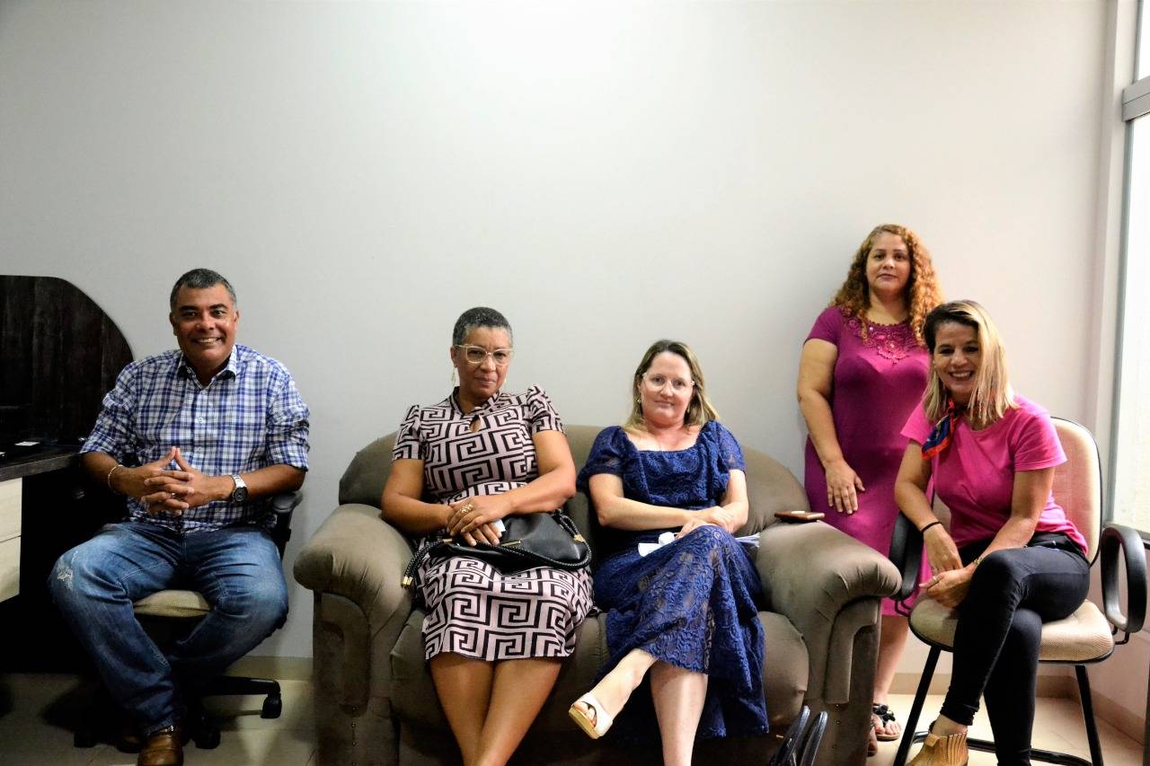 Professores botam pressão e exigem que prefeito de Vilhena pague reajuste de 33,24% do piso concedido pelo governo federal