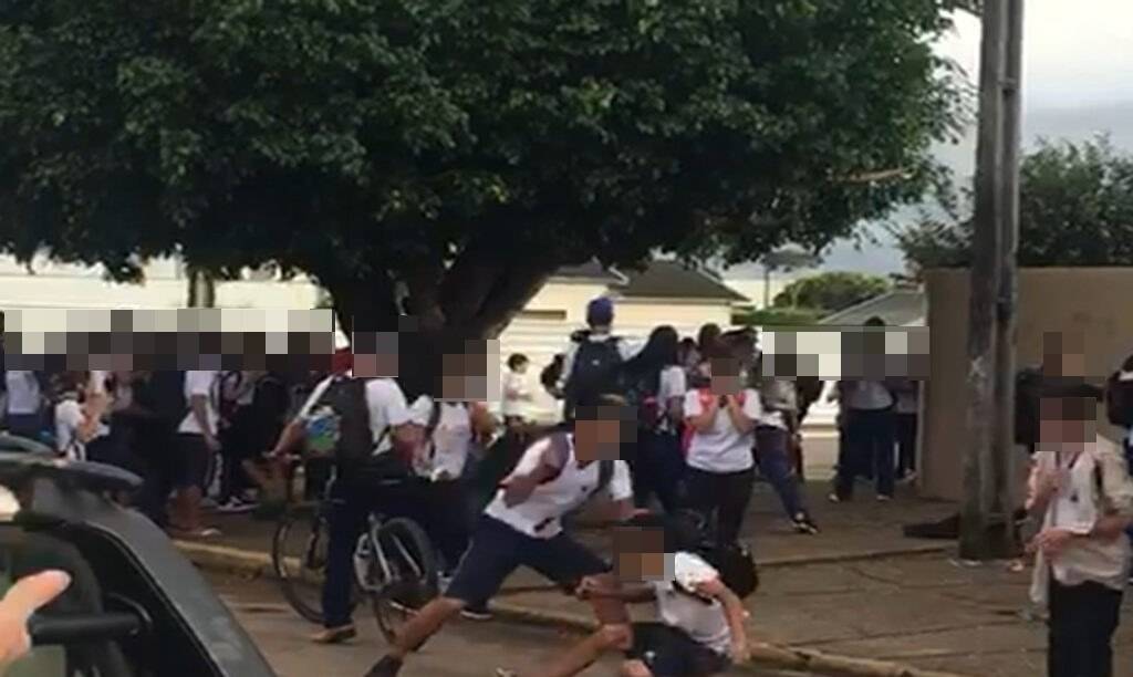 ASSISTA: vídeo mostrando pancadaria entre alunos de escola pública de Vilhena viraliza e Conselho Tutelar será acionado