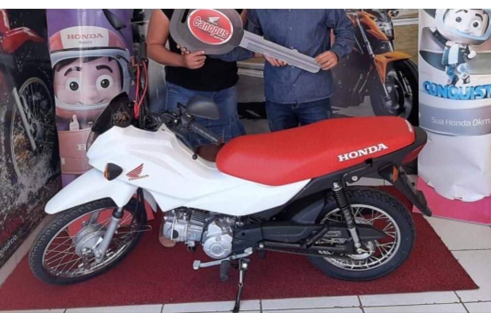 Após assaltar pedreiro, ladrão devolve parte do dinheiro para ele comprar “leite das crianças”, mas leva sua motoneta