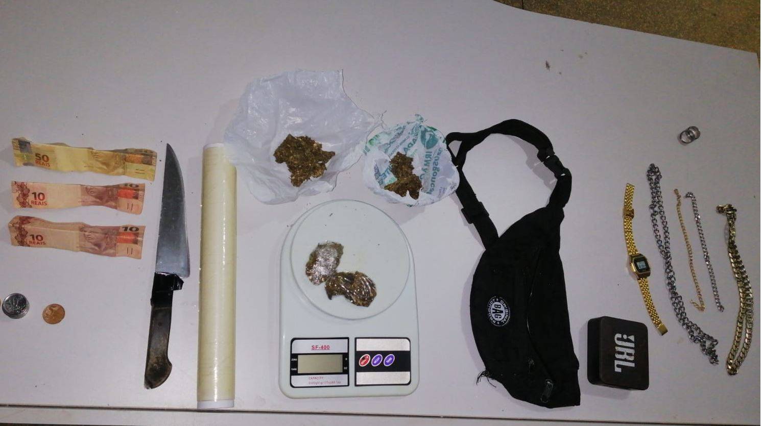 Menor usado como “mula” treme durante abordagem policial, levando fornecedor e comprador de maconha para a cadeia