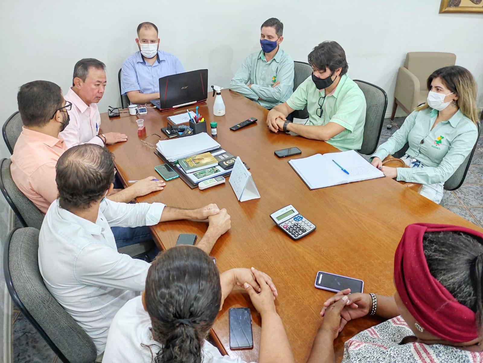 Ao custo de R$ 29 milhões, prefeito anuncia PCCS e 33,24% de reajuste para professores; projetos chegam à Câmara este mês