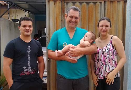 Sargento da PM que salvou a vida de bebê de 06 meses orientando a mãe visita a família e é homenageado pela Câmara de Vereadores