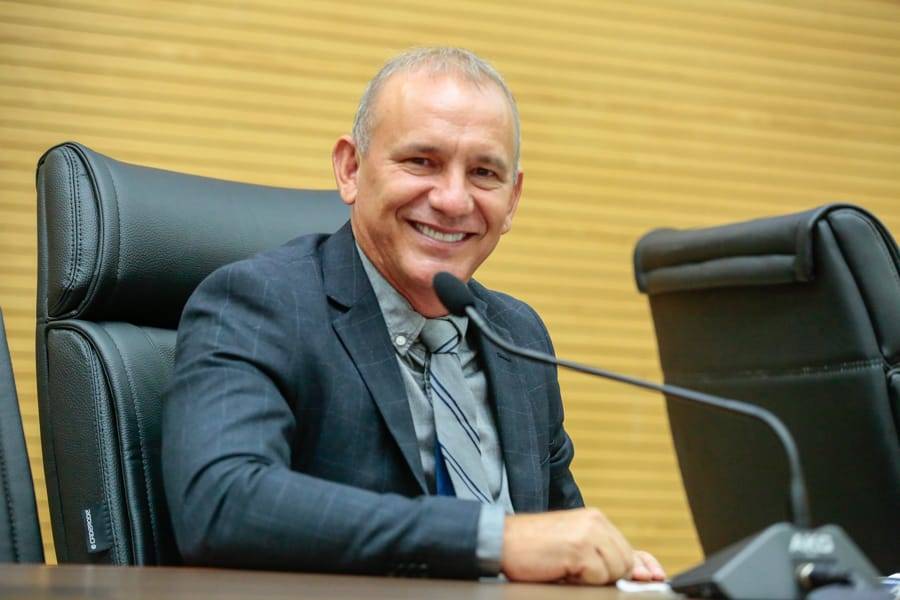 Deputado Ezequiel Neiva anuncia R$ 250 mil na conta da prefeitura de Vilhena para a compra de uma ambulância