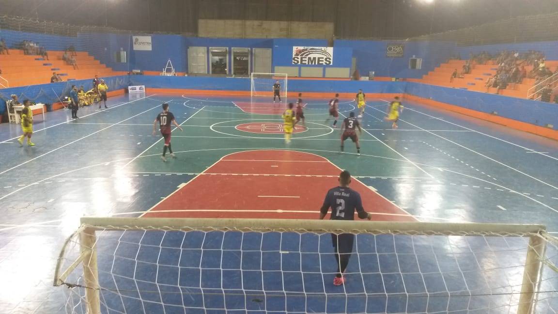 Três jogos pelo Municipal de Futsal movimentaram o Poliesportivo Jorge Teixeira nesta quinta-feira