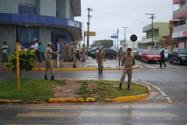 Policiais e menores vão às ruas de Vilhena educar motoristas e pedestres