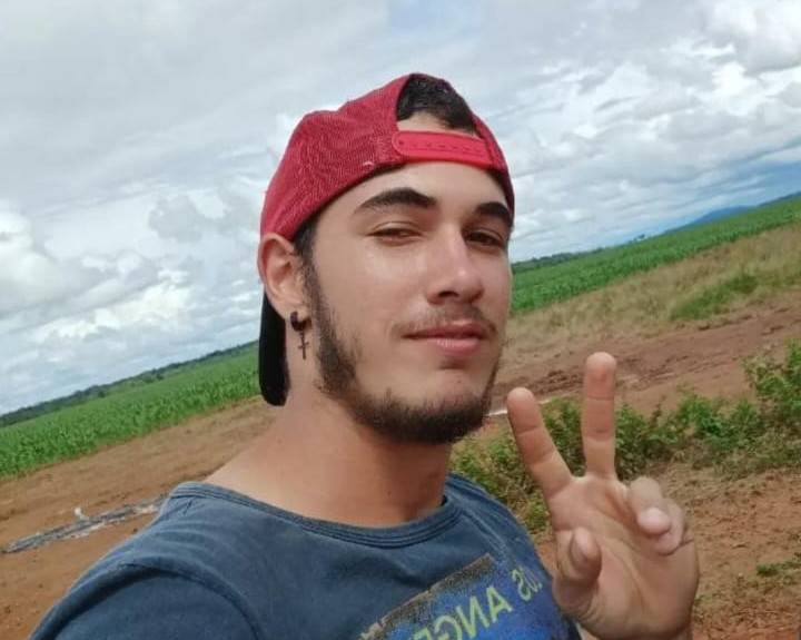 Rapaz de 18 anos bate motocicleta em traseira de carreta na zona rural de Cabixi e morre quando era transferido para Vilhena
