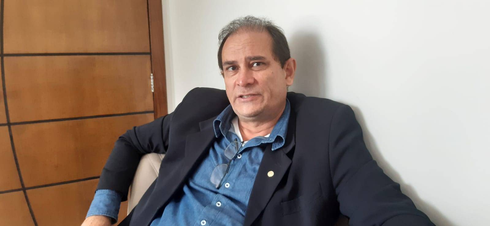 Em visita à FOLHA, ex-governador de Rondônia confirma disposição para disputar o mesmo cargo nas eleições deste ano
