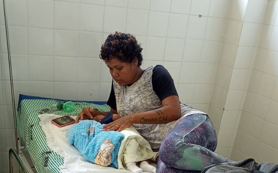 Com filho bebê internado em Vilhena, mulher de 26 anos pede ajuda: “tenho medo de acontecer alguma coisa com ele”