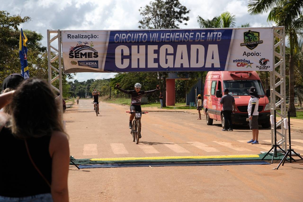 Mais de 120 atletas participam da I Etapa do Circuito Vilhenense de MTB; 700 kg de alimentos foram arrecadados
