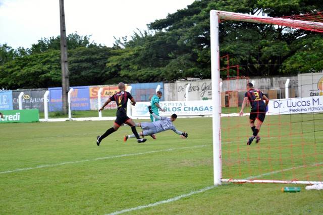 Primeiros 90 minutos da decisão do 2º Turno do Rondoniense terminam sem gols no Gentil Valério